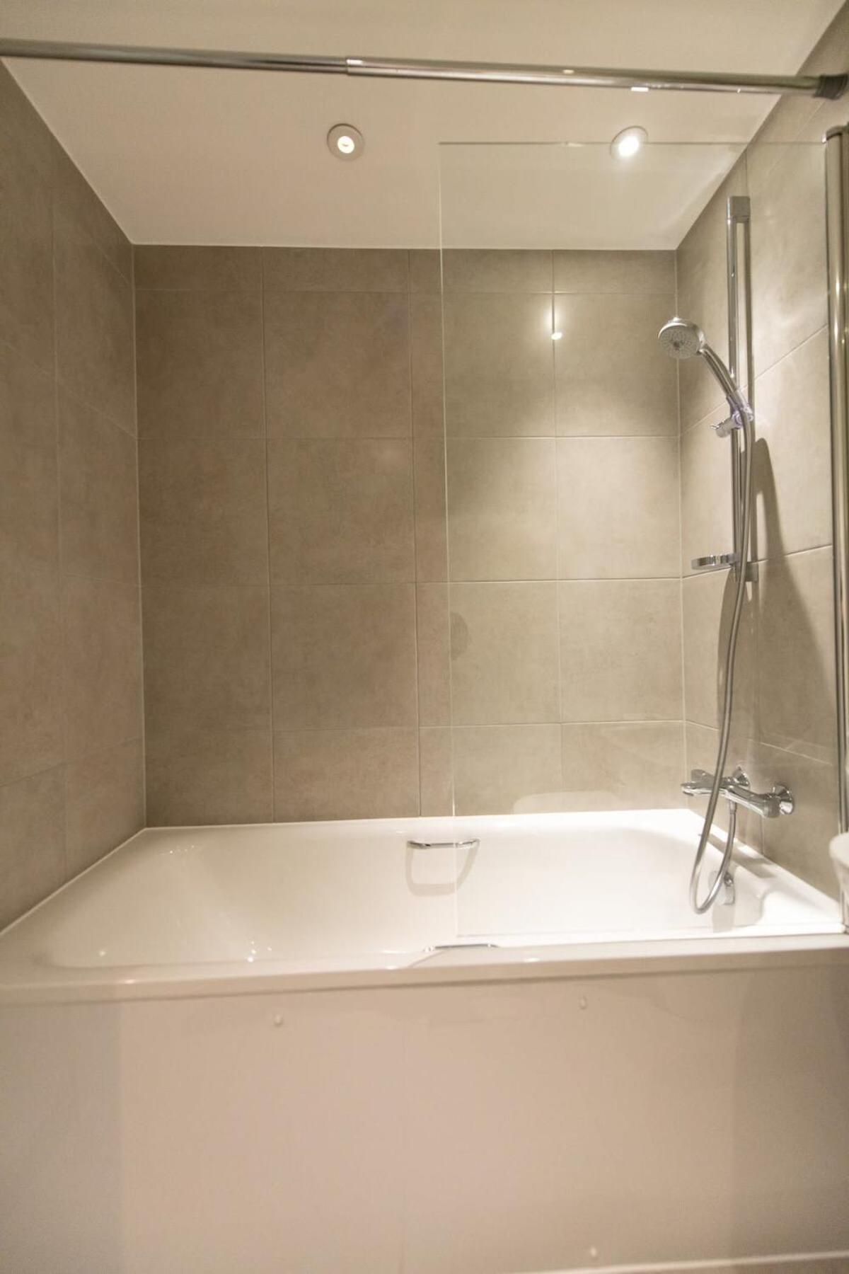 Fantastic 1 Bed Apartment In Crawley Esterno foto