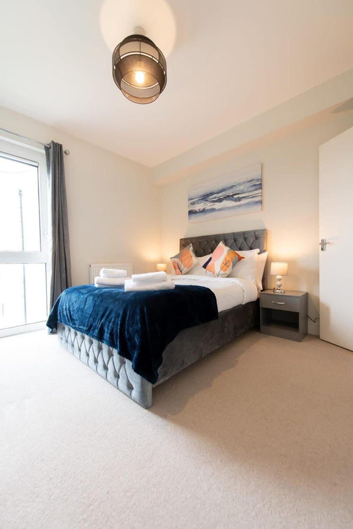 Fantastic 1 Bed Apartment In Crawley Esterno foto