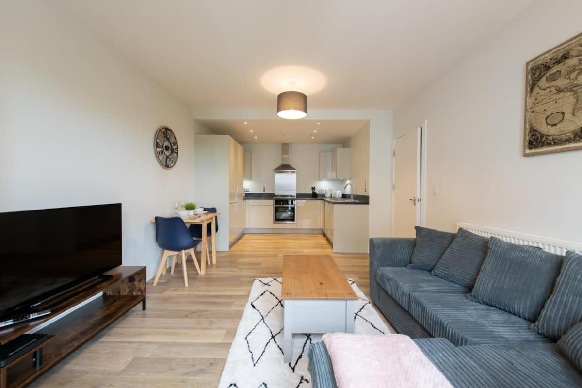 Fantastic 1 Bed Apartment In Crawley Esterno foto