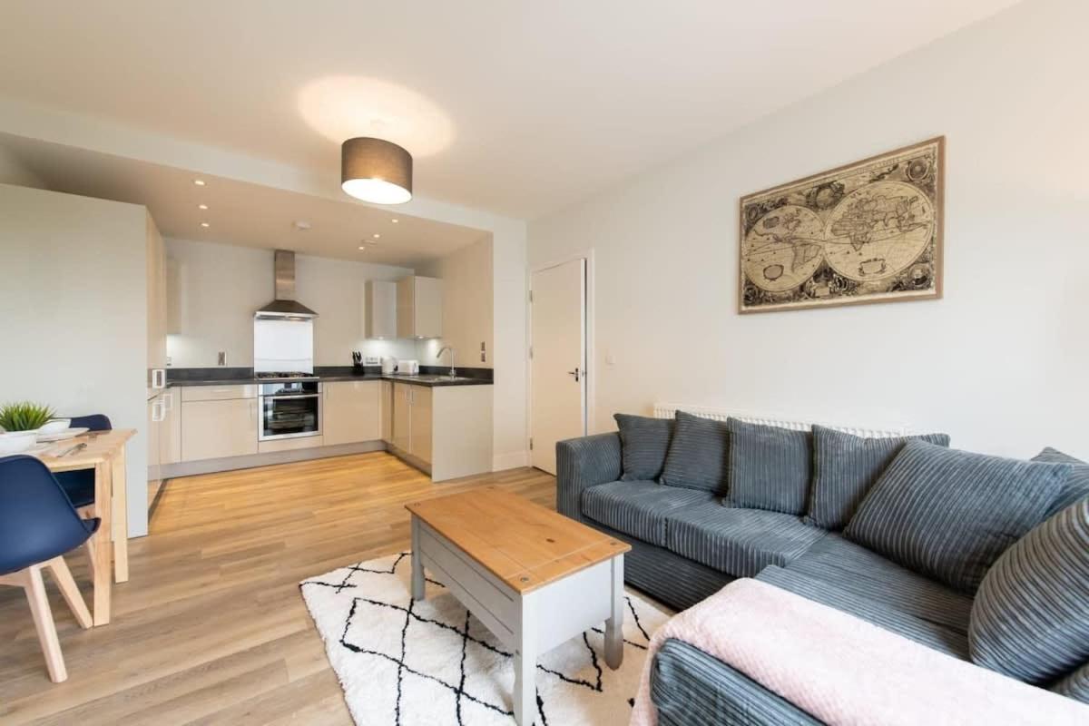 Fantastic 1 Bed Apartment In Crawley Esterno foto