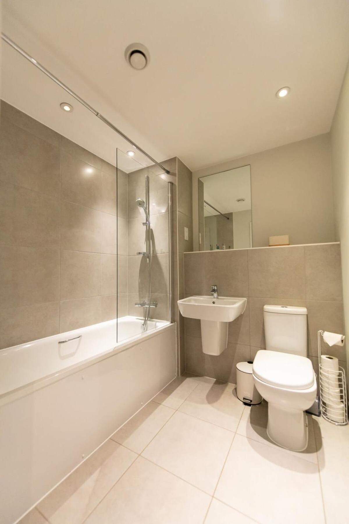 Fantastic 1 Bed Apartment In Crawley Esterno foto